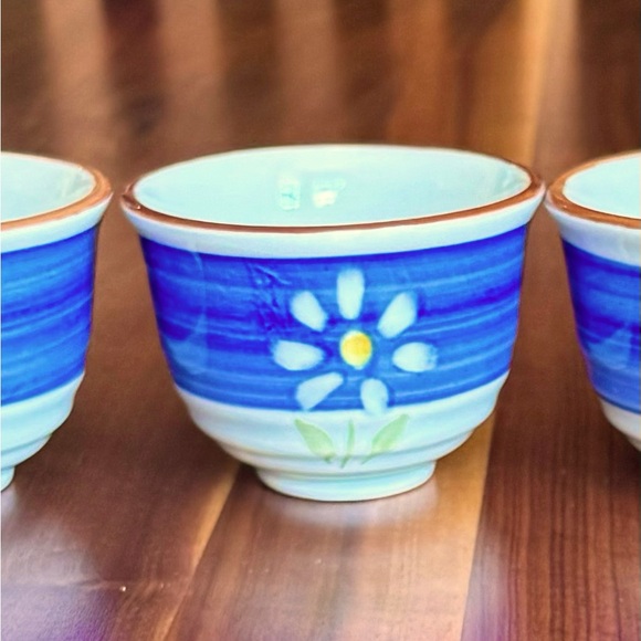 Mint Condition! VTG 1970s Japanese Ceramic Teacups w/ Floral Design (set of 4) - Picture 3 of 9